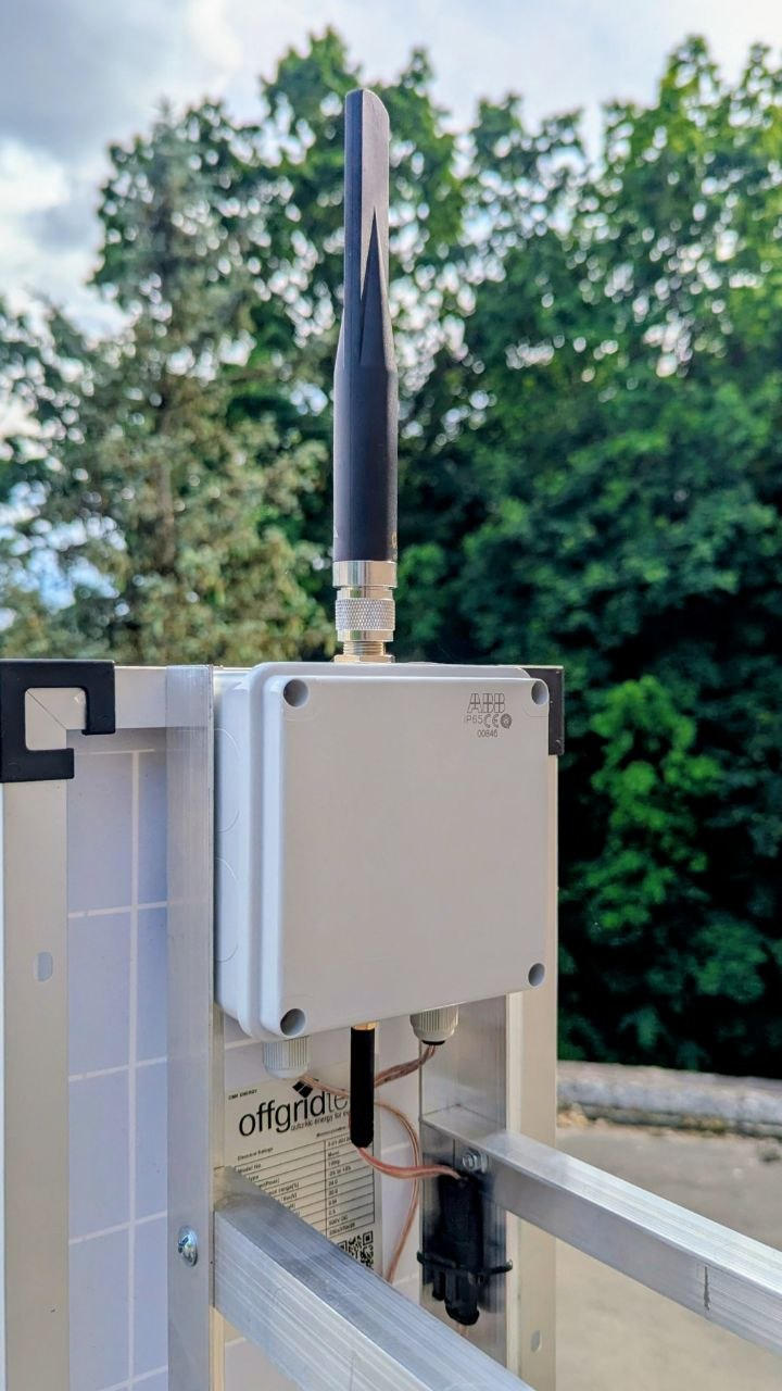 Kartotuvas su išorine Bluetooth antena.